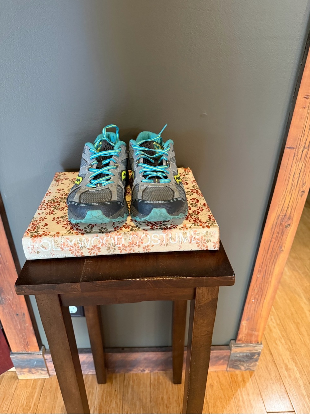 Saucony Raptor TR7 Gray and Teal Trail Running Shoes with Bright Aqua Laces - Picture 7 of 7